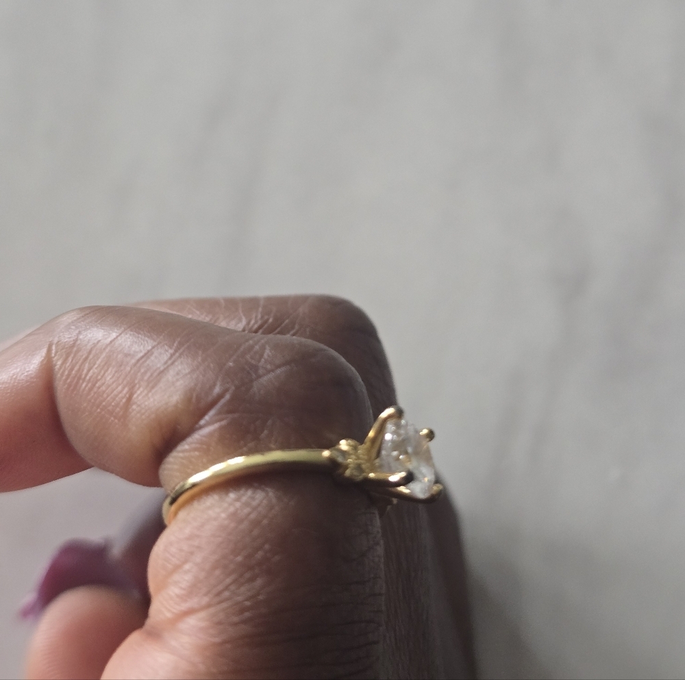 Macy's Women Engagement Ring Size 6 Gold Plated has a small blemish - Picture 3 of 9